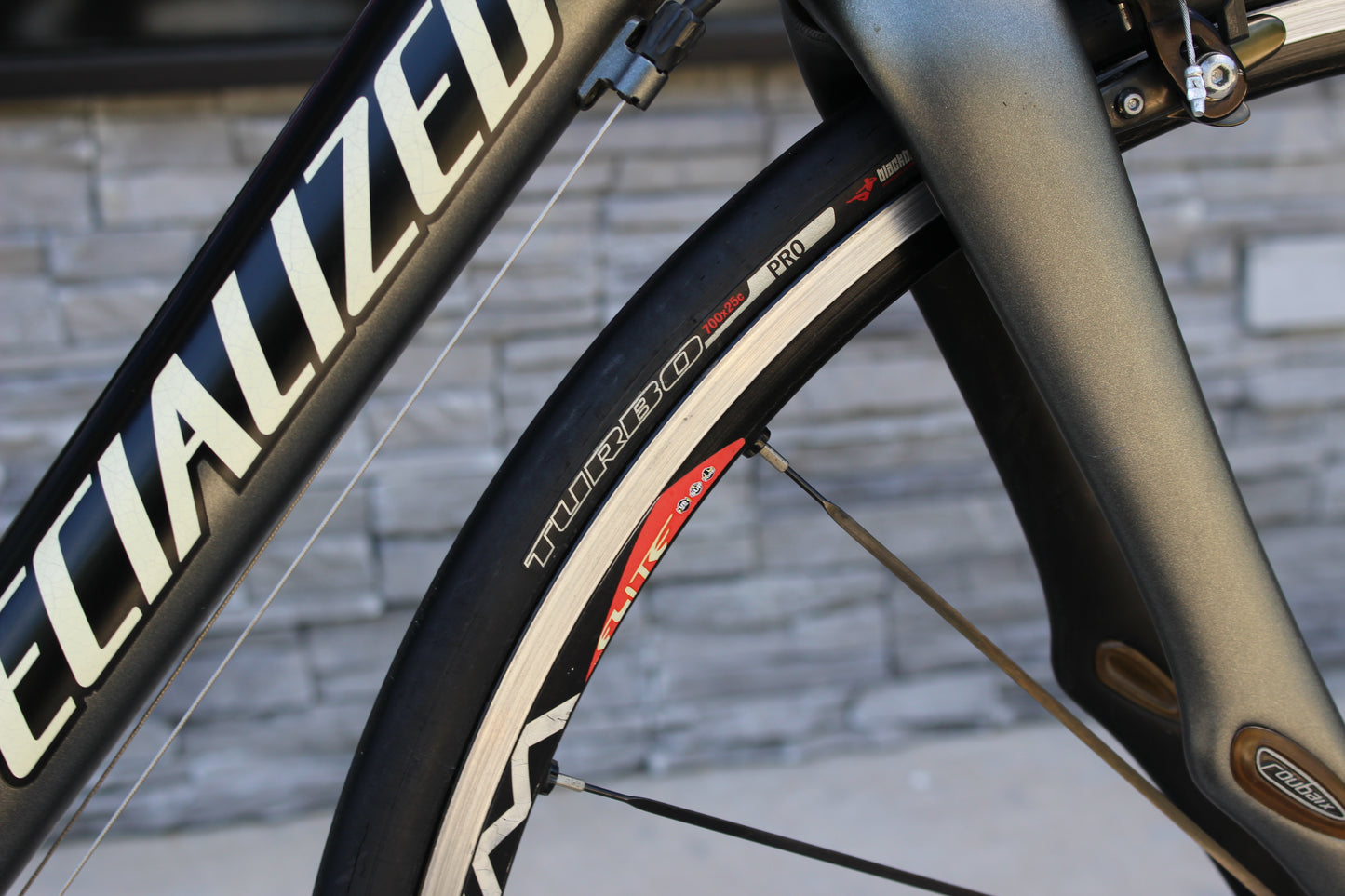2012 Specialized Roubaix- Full Carbon- 18lbs- Race wheels