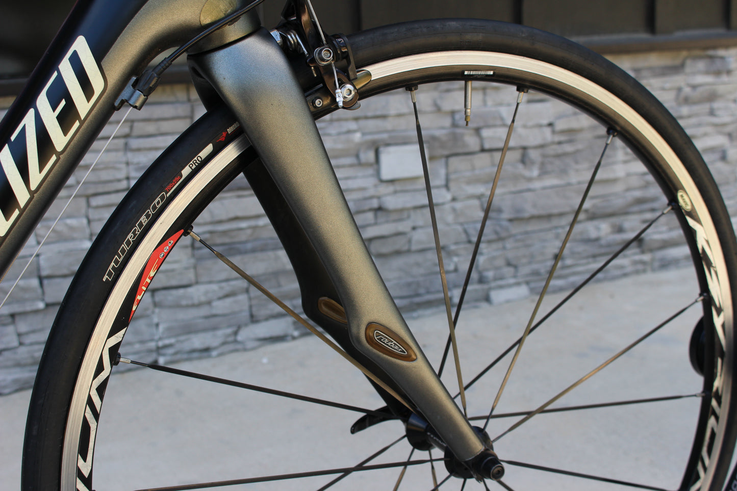2012 Specialized Roubaix- Full Carbon- 18lbs- Race wheels