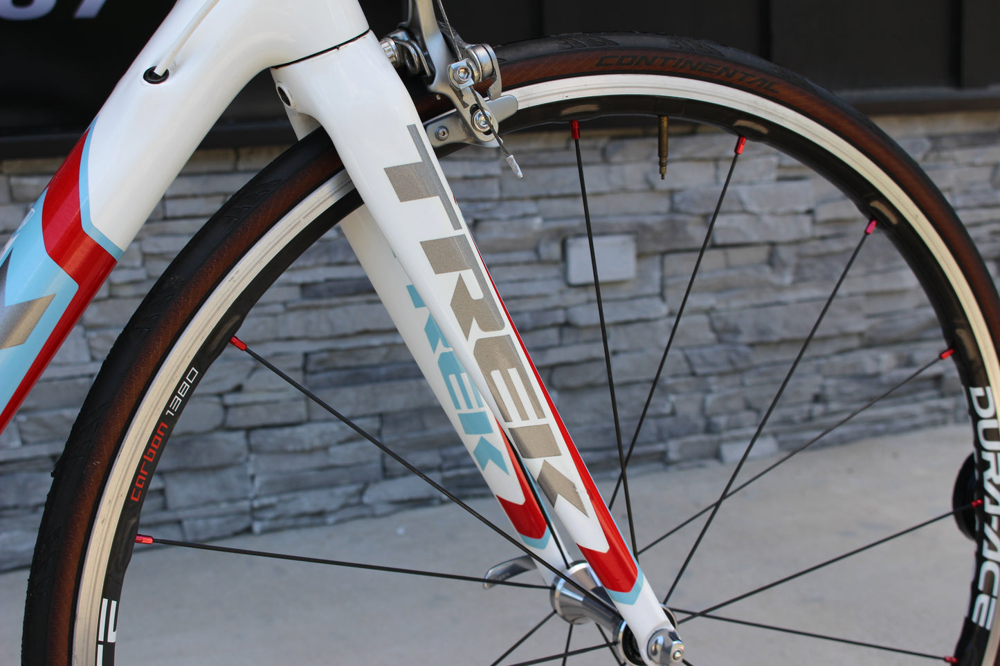 2011 Trek Madone 6.9 SSL- Womens- 15lbs