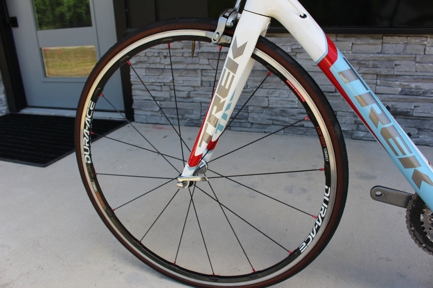 2011 Trek Madone 6.9 SSL- Womens- 15lbs