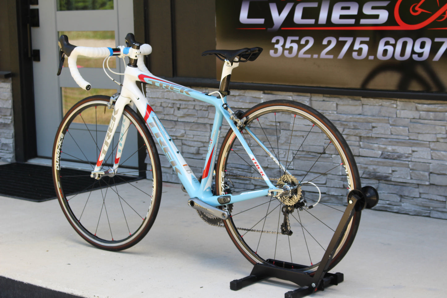 2011 Trek Madone 6.9 SSL- Womens- 15lbs